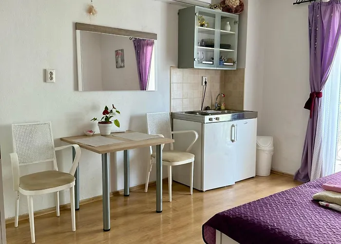 公寓 Apartments Villa More