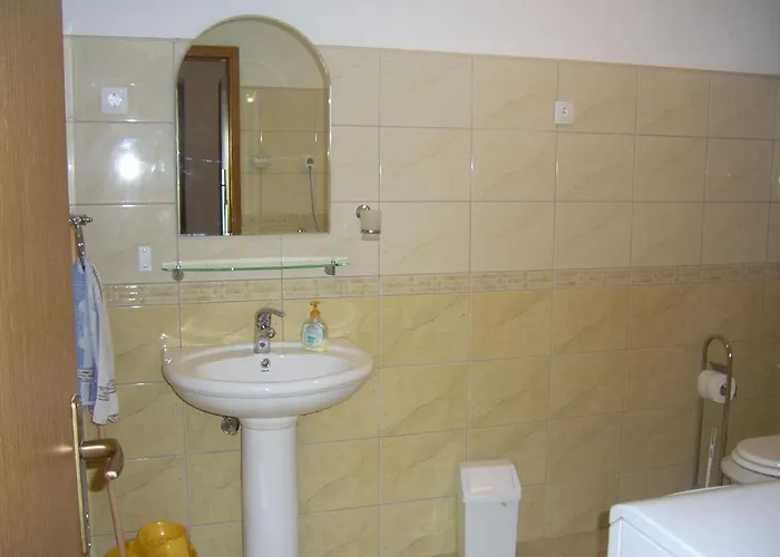 Apartments Villa More ماكارسكا